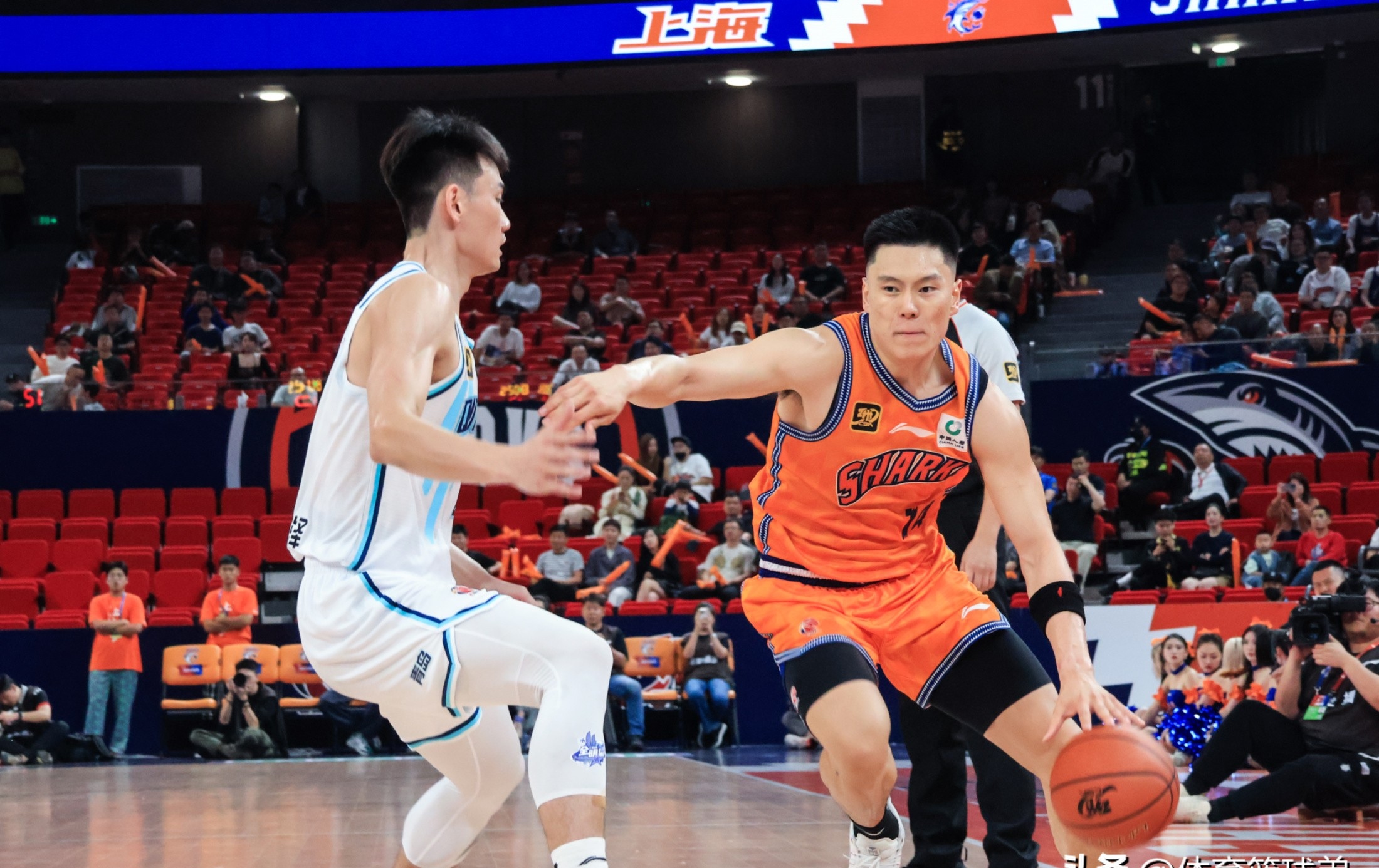 关于全明星赛今晚再迎强敌；上海久事战术微调；主帅态度：更衣室稳定；球队文化再被提及的信息